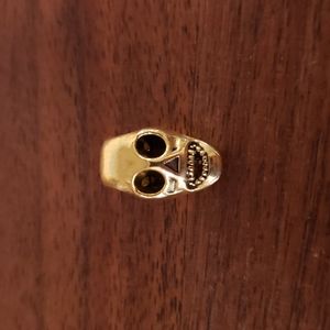 Skull charm